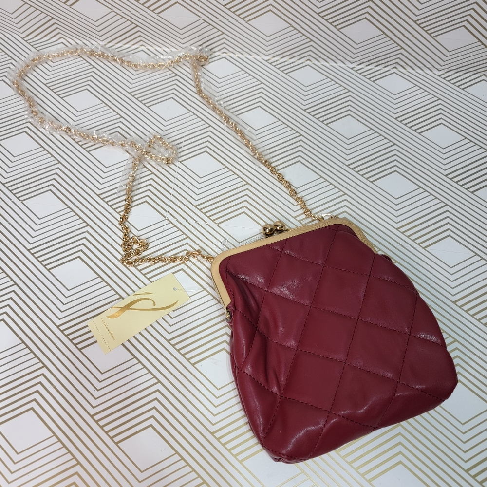 NWT Collection Eighteen Women's Vegan Maroon Quilted Crossbody Purse Kiss Lock.